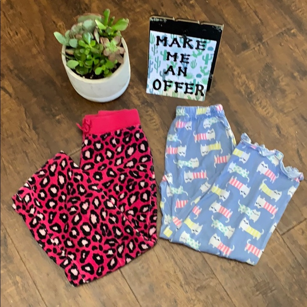 2 pajama bottoms